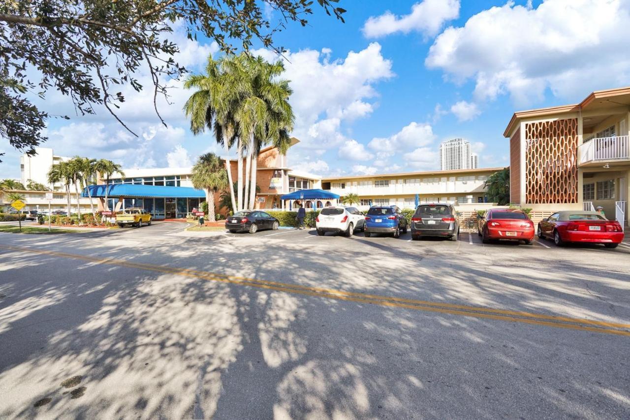 Апартаменты Hallandale Gulfstream Pool Walk To The Beach Халландейл-Бич Экстерьер фото