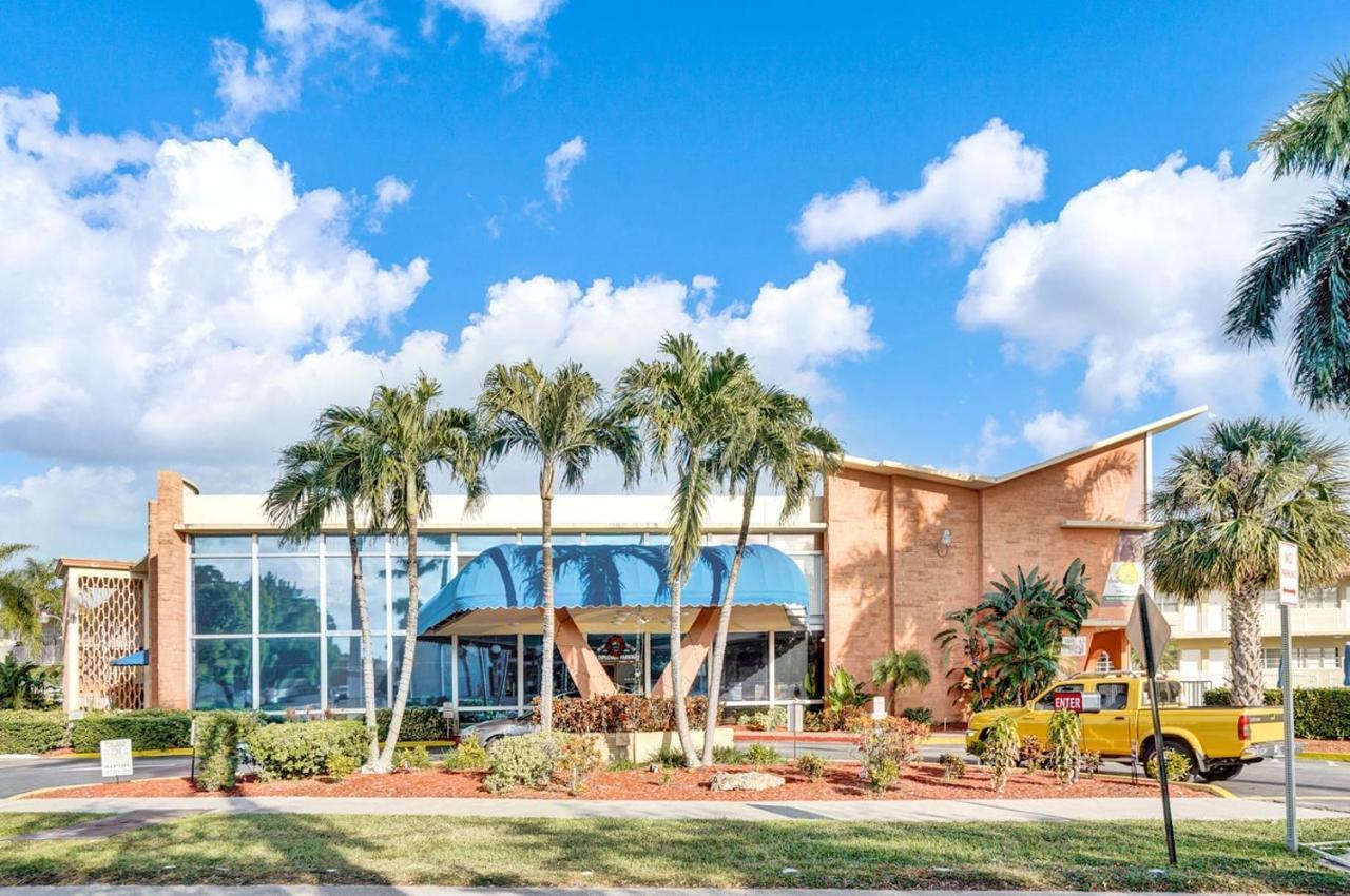 Апартаменты Hallandale Gulfstream Pool Walk To The Beach Халландейл-Бич Экстерьер фото