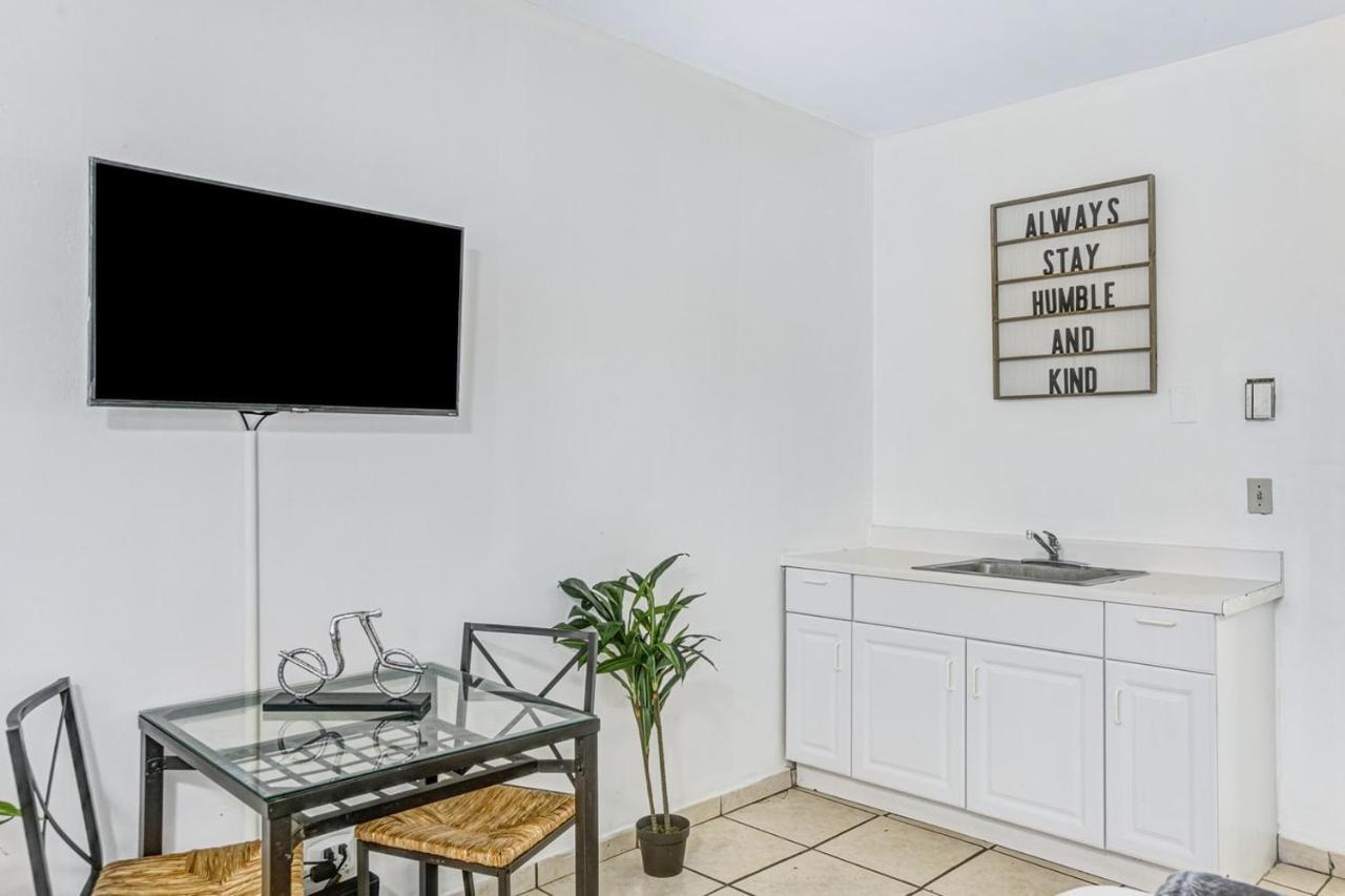 Апартаменты Hallandale Gulfstream Pool Walk To The Beach Халландейл-Бич Экстерьер фото