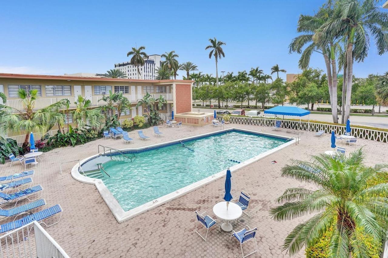 Апартаменты Hallandale Gulfstream Pool Walk To The Beach Халландейл-Бич Экстерьер фото